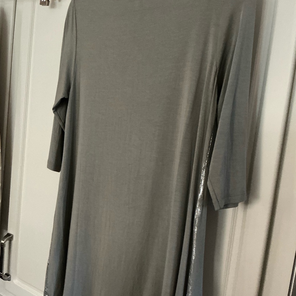Sarah Pacini  Gray Top
